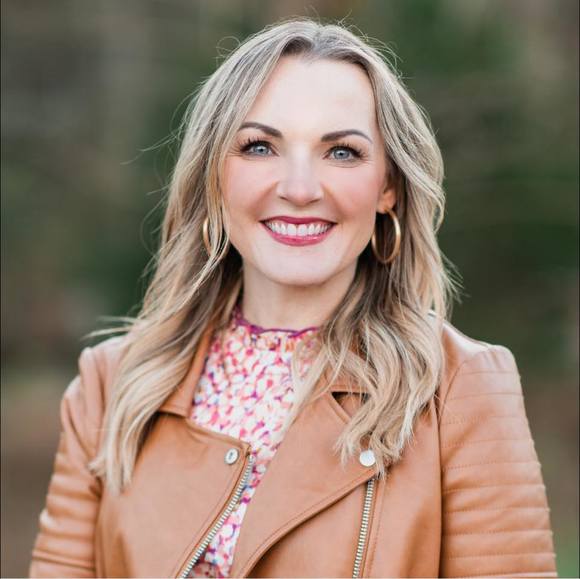 Meet your Posher, Amy - Picture 1 of 1